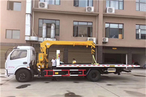 南岳附近汽车轮胎更换